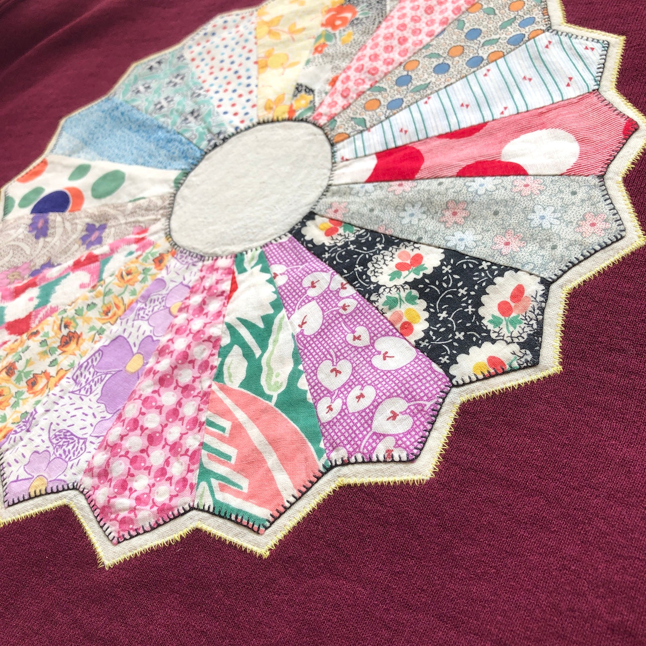 Vintage Dresden Plate Crewneck Sweatshirt M