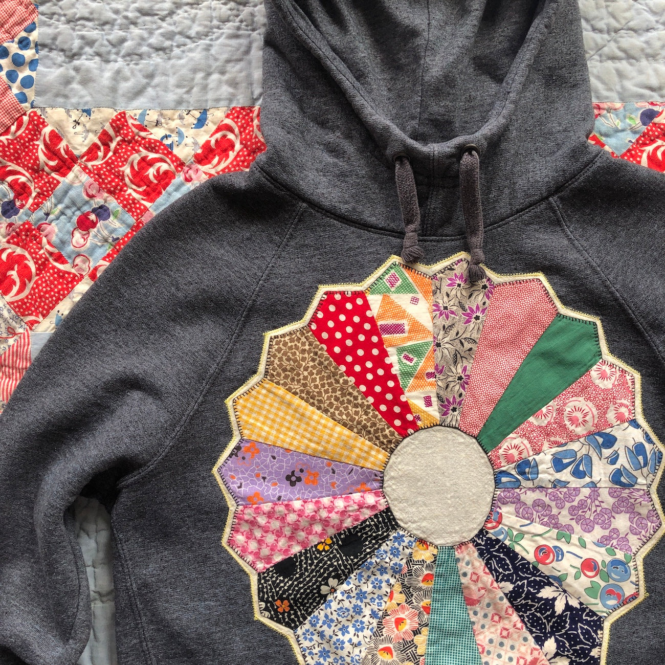 Vintage Dresden Plate Hoodie XS