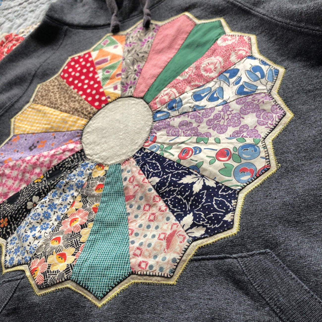 Vintage Dresden Plate Hoodie XS