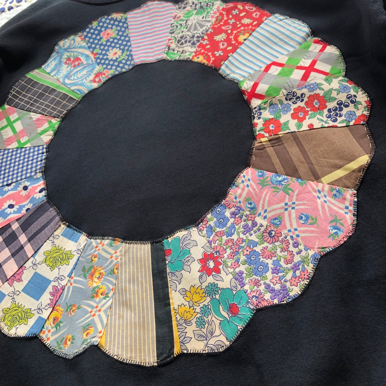 Vintage Dresden Plate Crewneck Sweatshirt L